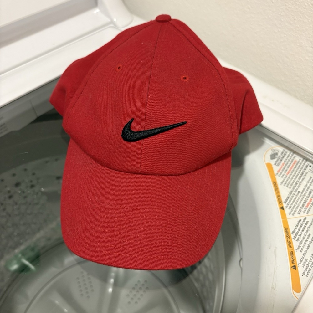 Nike Hat Cap Strap Back Red Black Golf Swoosh Logo Athletic Mens Gray Tag